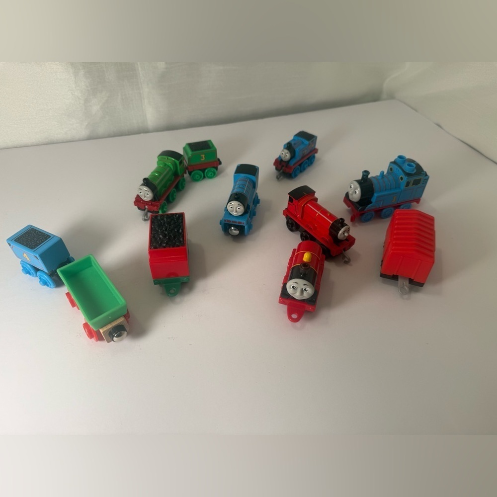 Lot Of 11 Thomas And Friends Mixed Train Cars
